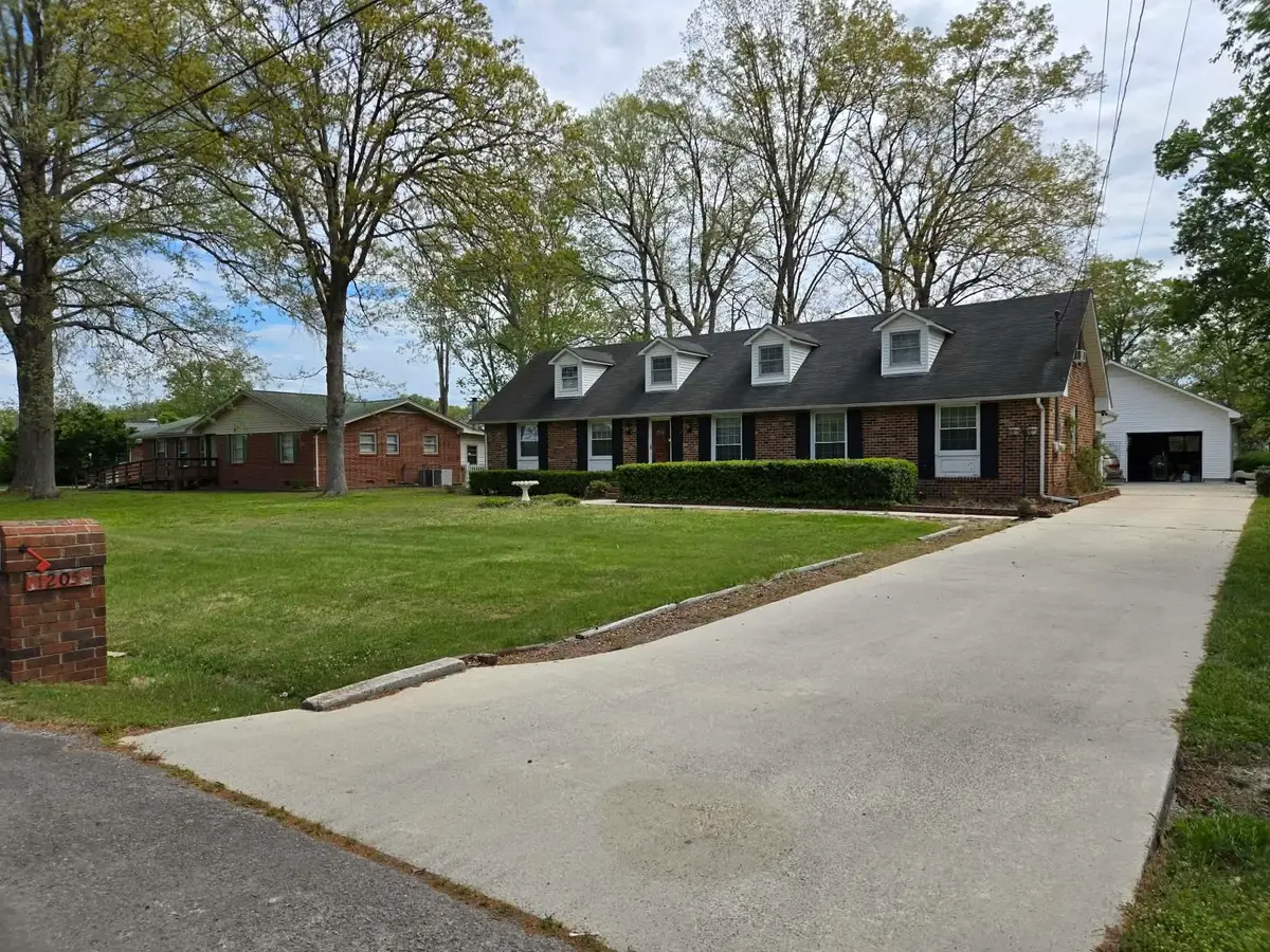 1205 Woodcrest Dr, Manchester, TN 37355 - #1