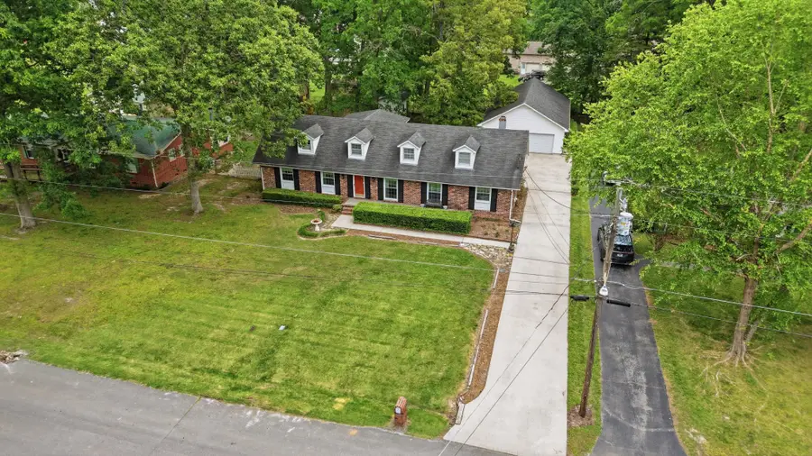 1205 Woodcrest Dr, Manchester, TN 37355 - #2