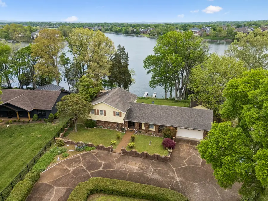 1451 Dickerson Bay Dr, Gallatin, TN 37066 - #2