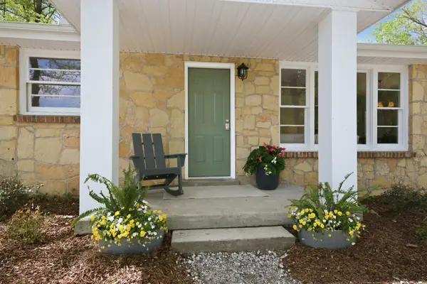 1566 Porter Rd, Burns, TN 37029