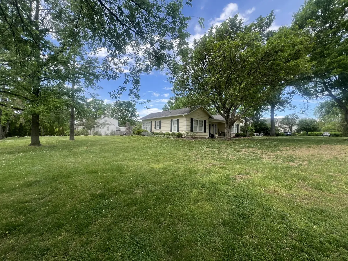 911 Estes Rd N, Nashville, TN 37215 - #1