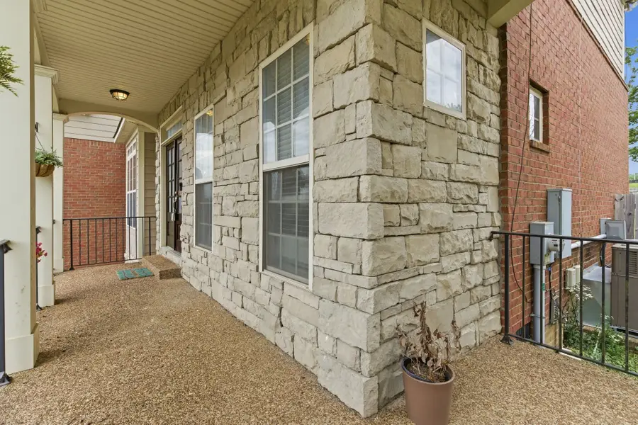 1075 Mansker Farm Blvd, Hendersonville, TN 37075 - #2