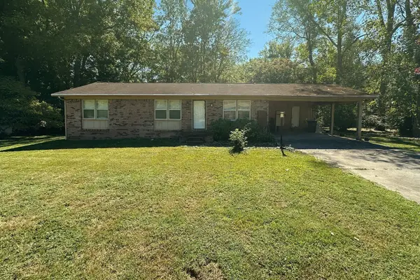 303 Millbrooke Dr, Hopkinsville, KY 42240