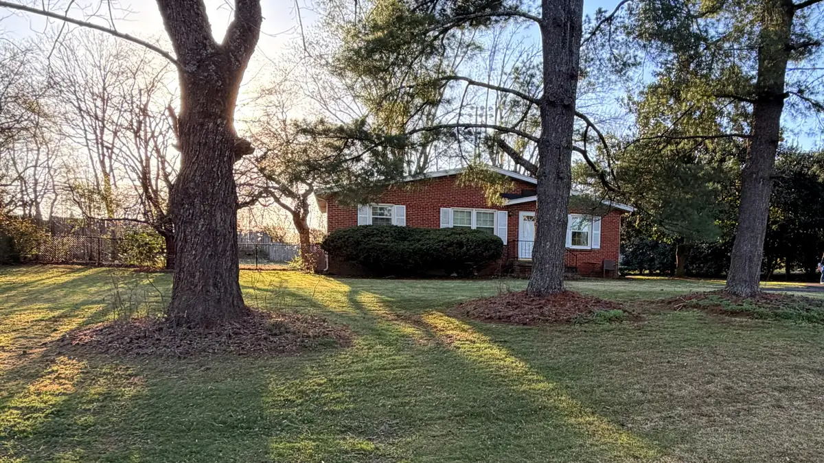 211 Hamlett Dr, White House, TN 37188 - #1