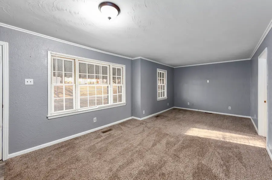 1214 S Lexington St, Trenton, TN 38382 - #3