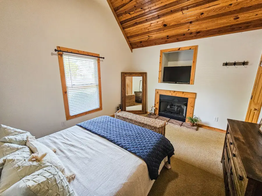 128 Holly Tree Dr, Estill Springs, TN 37330 - #2