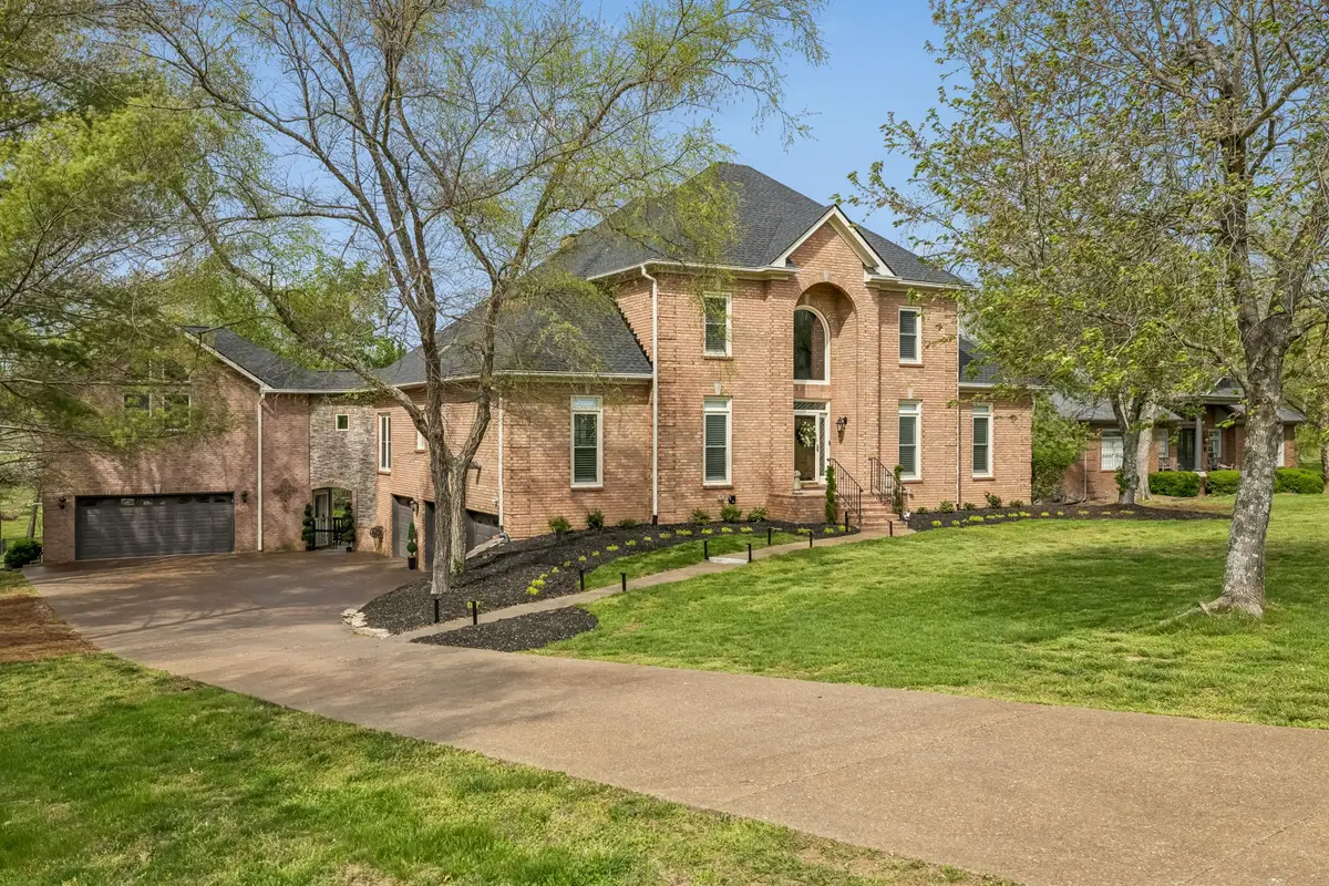 1018 Heritage Woods Dr, Hendersonville, TN 37075 - #1