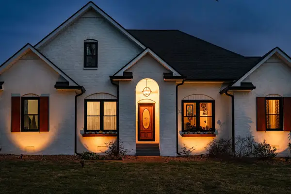 95 Old 25 Loop, Castalian Springs, TN 37031