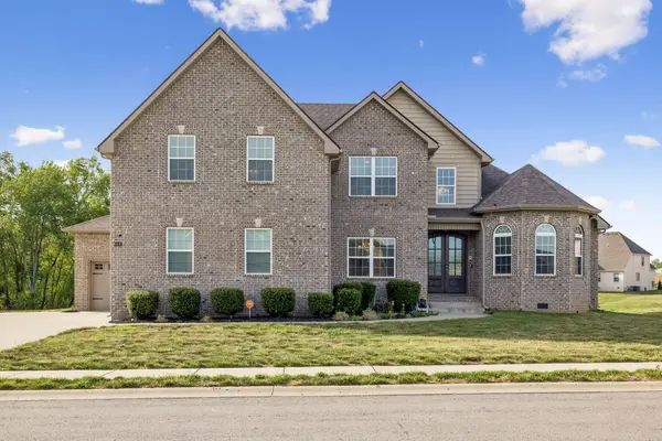 333 Clarabelle Ln, Clarksville, TN 37040