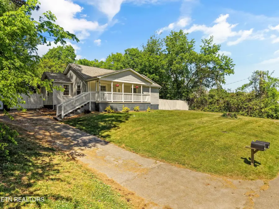 1011 S Park Circle, Knoxville, TN 37912 - #2