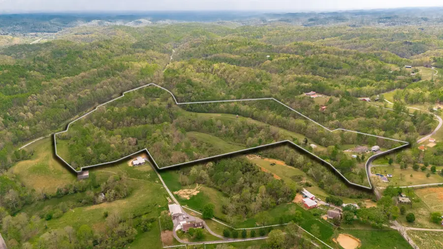 1103 Johnny Spears Rd, Westmoreland, TN 37186 - #2