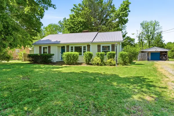 601 N Palmers Chapel Rd, White House, TN 37188