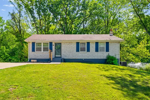 450 Oriole Cir, Clarksville, TN 37043