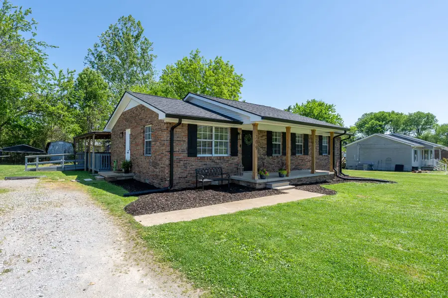 709 Windsor Ave, Lawrenceburg, TN 38464 - #3