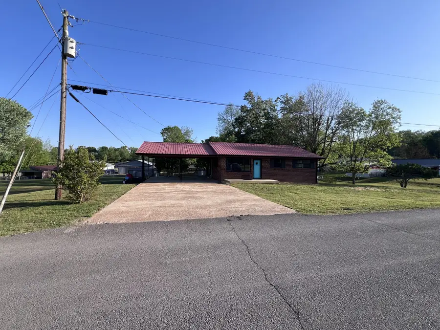 208 Cedar Ave, Linden, TN 37096 - #2