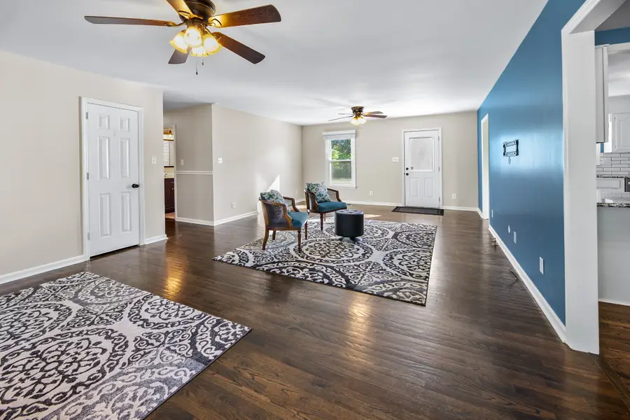 704 Redwood Cir, Columbia, TN 38401 - #2