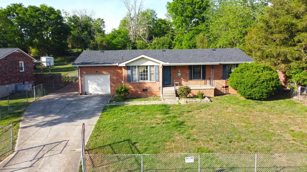 111 S Valley Rd, Hendersonville, TN 37075 - #1