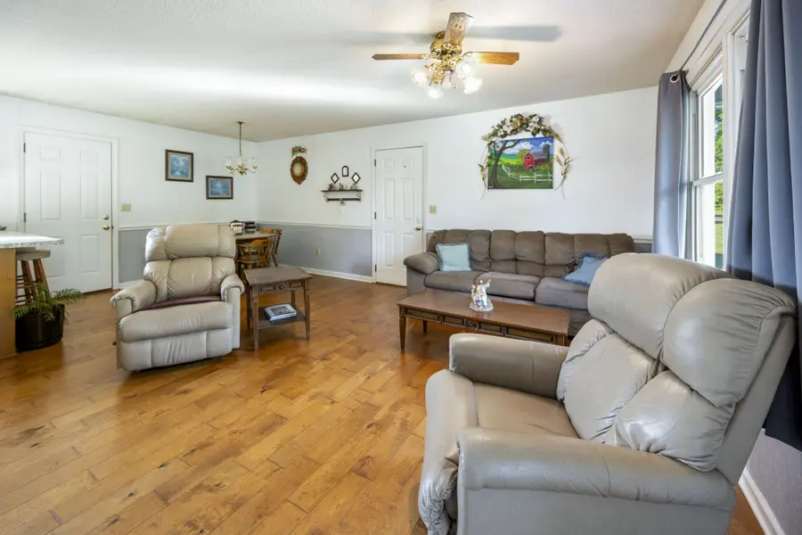 180 Woods Edge Rd, Winchester, TN 37398 - #3