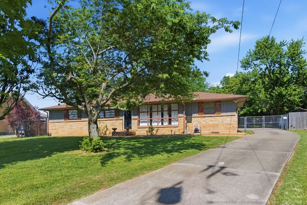 1047 Mitchell Rd, Nashville, TN 37206 - #1