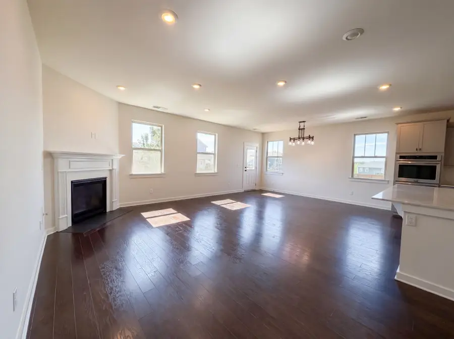 3372 Vinemont Dr, Thompsons Station, TN 37179 - #3