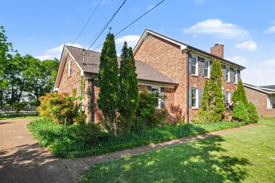 224 Brookhaven Dr, Gallatin, TN 37066 - #2