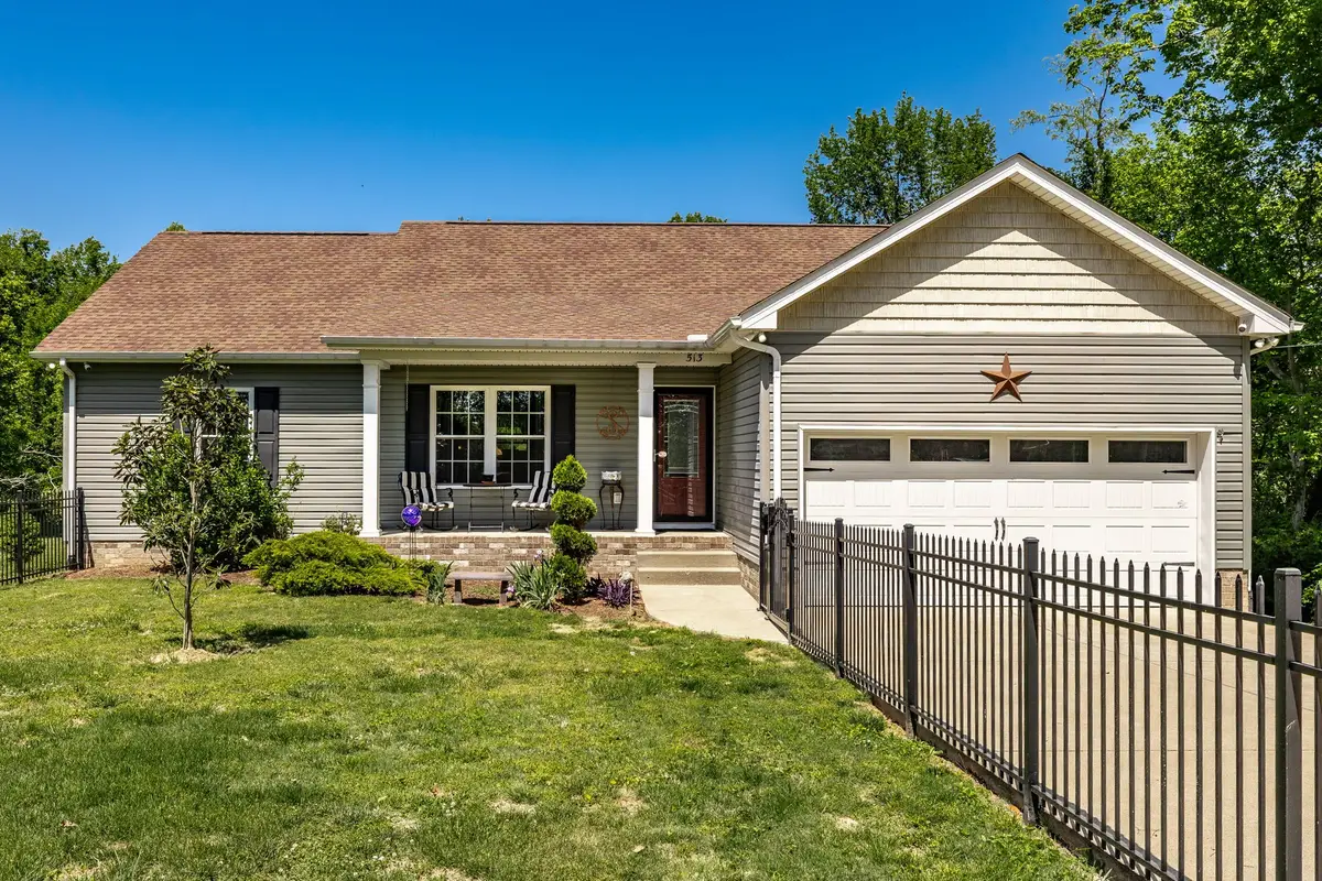 513 College St, Portland, TN 37148 - #1