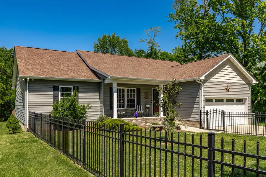 513 College St, Portland, TN 37148 - #3