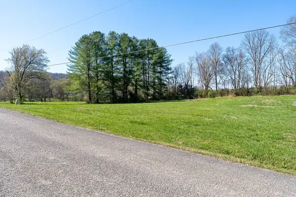 15 Hidden River Ave, Sparta, TN 38583