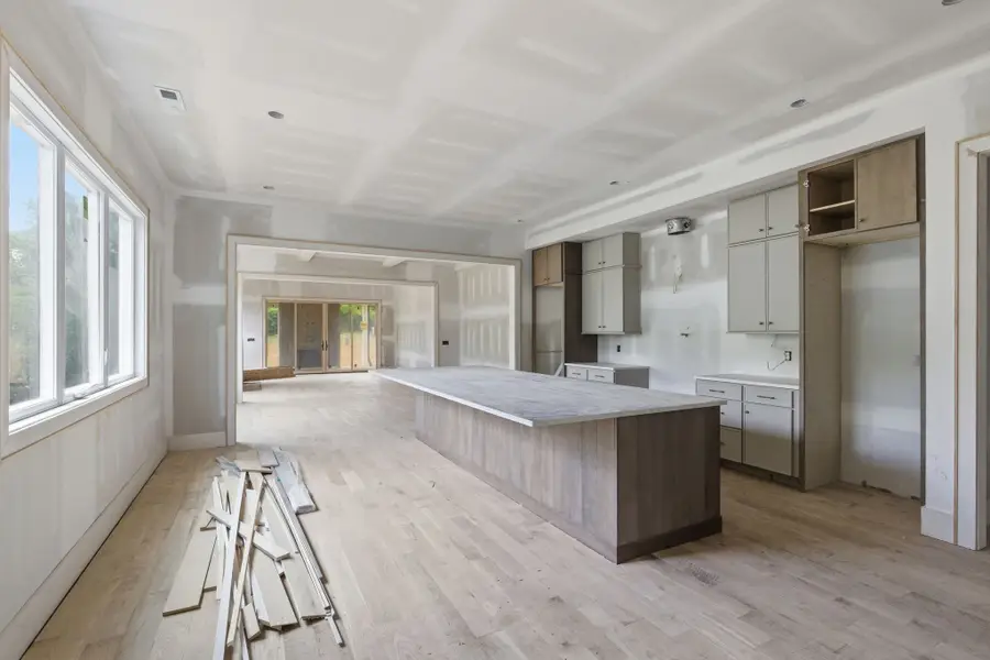 2203 Castleman Dr, Nashville, TN 37215 - #2