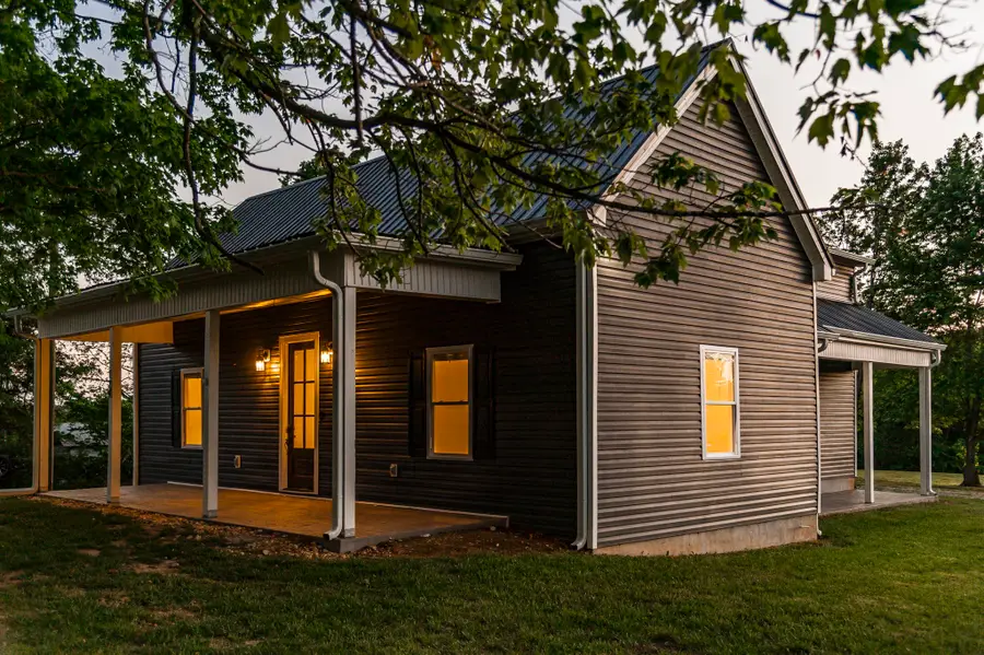 129 S Cedar St, Cross Plains, TN 37049 - #3