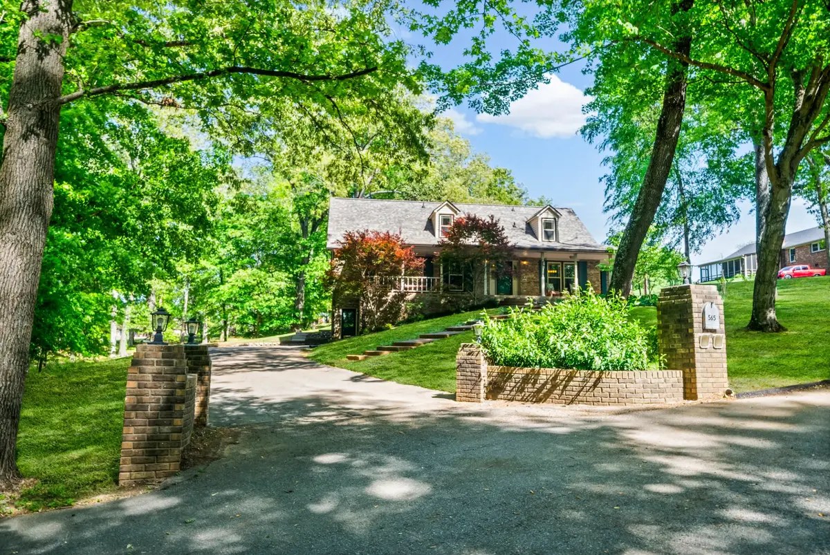 565 Arlington Pl, Clarksville, TN 37043 - #1