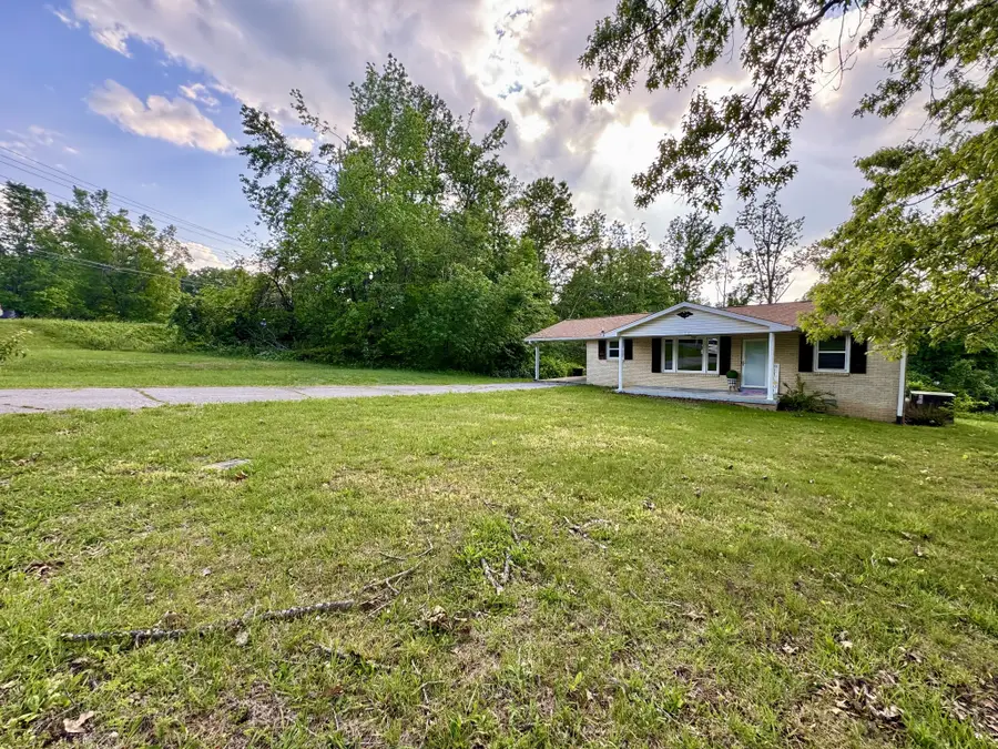 1196 Windsor Cir, Lyles, TN 37098 - #3