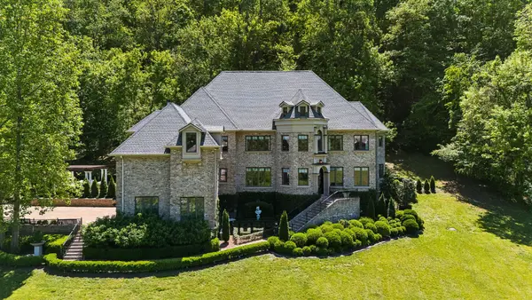 1060 Natchez Valley Ln, Franklin, TN 37064