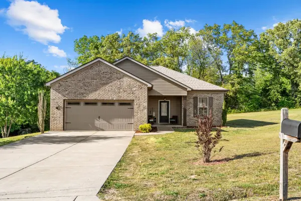 18010 Castle Ct, Bon Aqua, TN 37025