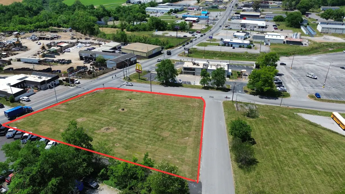752 W College St, Pulaski, TN 38478 - #1