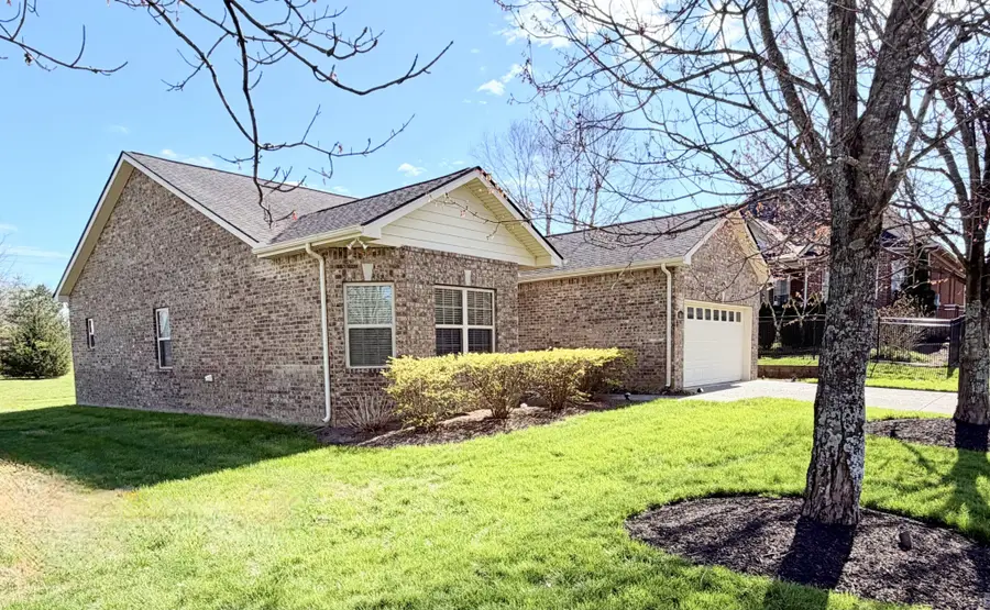 1001 Meadowview Dr, Spring Hill, TN 37174 - #2