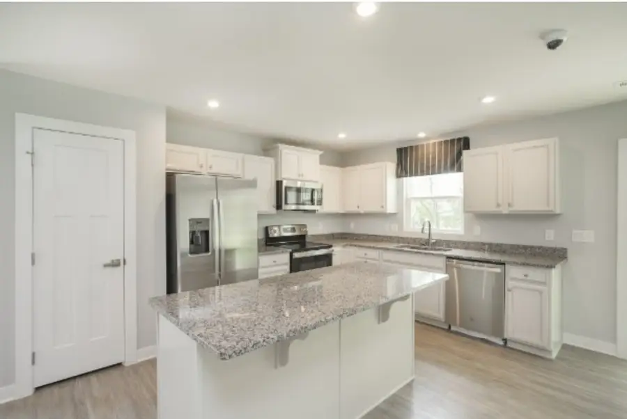 711 Cottage Dr, Columbia, TN 38401 - #3