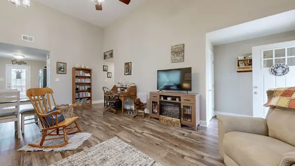 1268 Cardinal Creek Dr, Clarksville, TN 37040