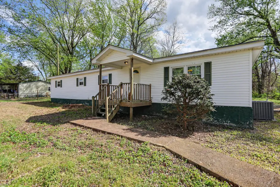 8462 Village Green Dr, Cross Plains, TN 37049 - #2