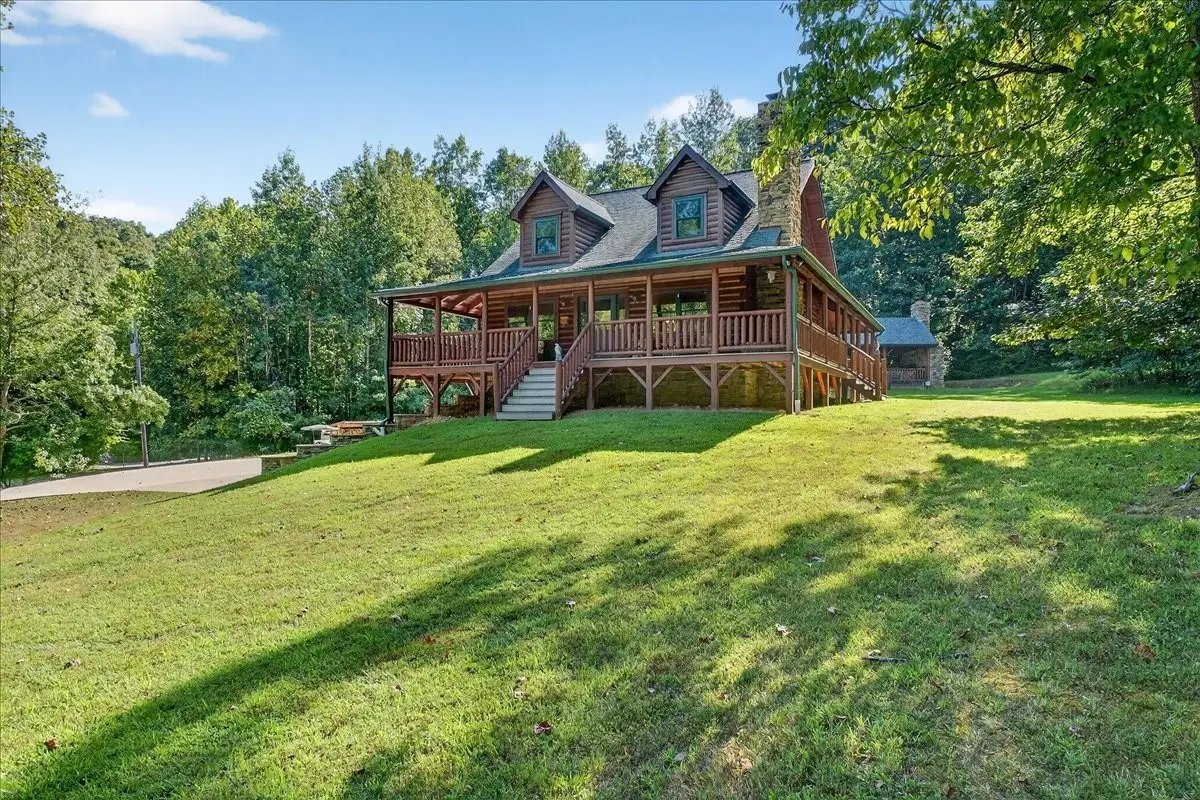 3975 Jarman Hollow Rd, Palmyra, TN 37142 - #1