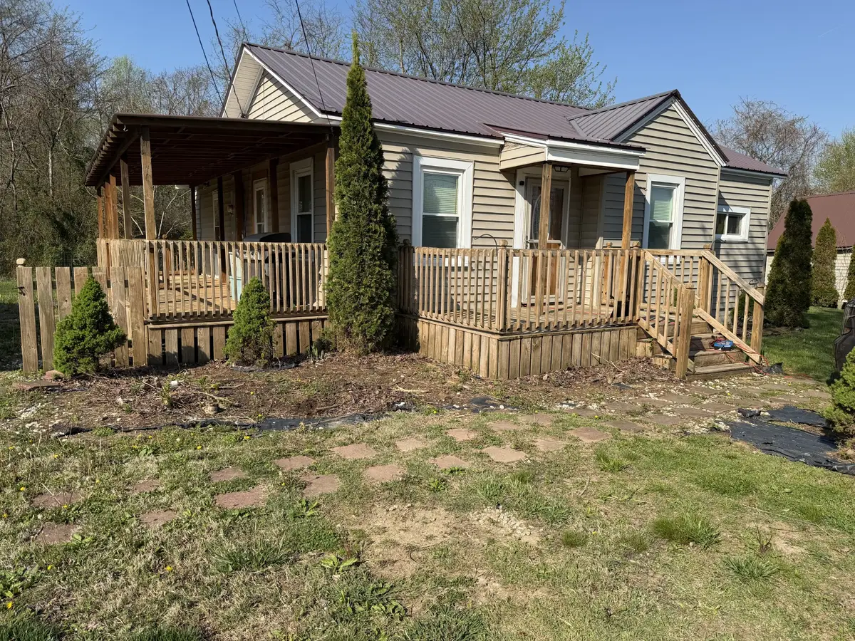 303 W Stewart Ave, Monterey, TN 38574 - #1