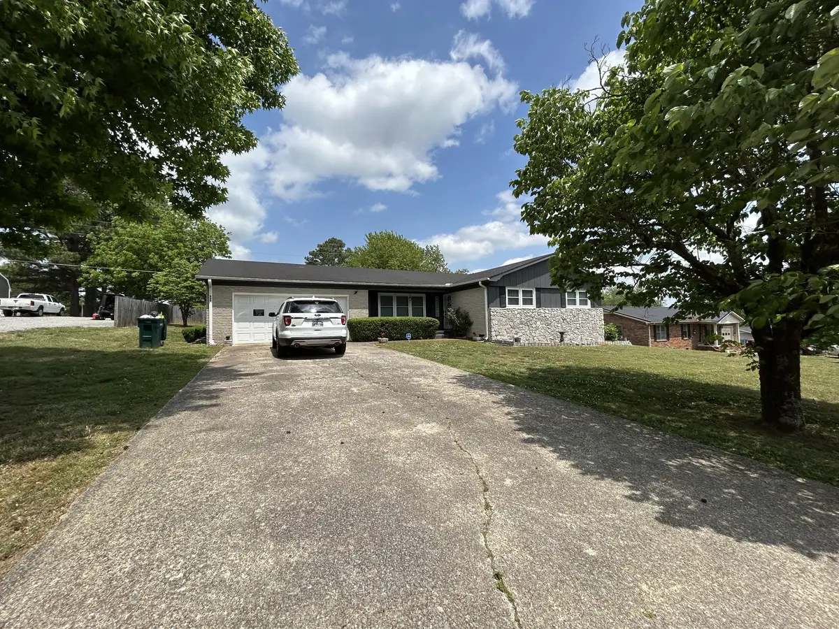 900 Brenda Dr, Pulaski, TN 38478 - #1