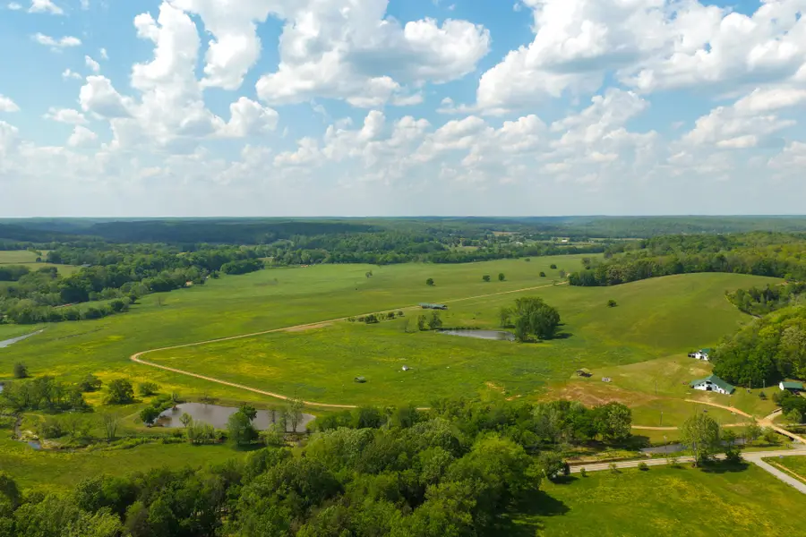 6415 Pinewood Rd, Nunnelly, TN 37137 - #3