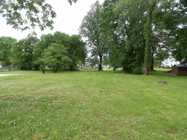 203 Carroll Ave, Waverly, TN 37185