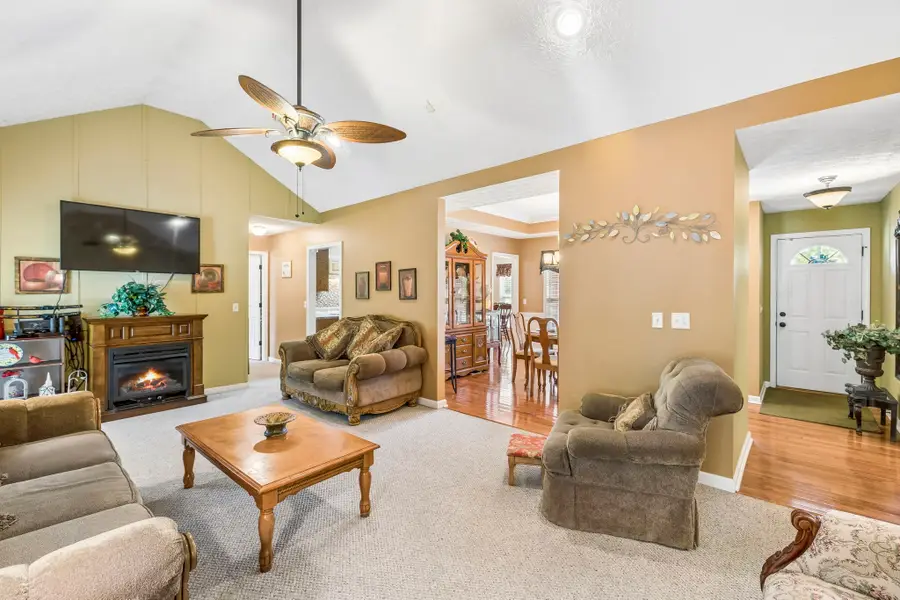 605 Meadowlark Dr, Shelbyville, TN 37160 - #2