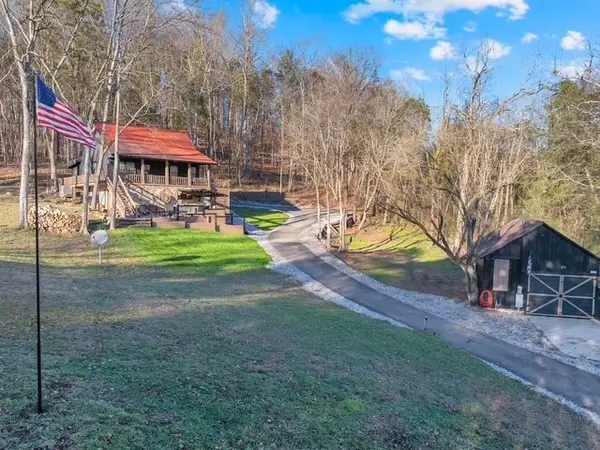 1956 Vanzant Bend Rd, Belvidere, TN 37306
