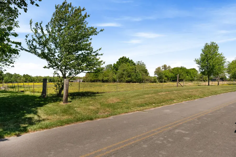 220 Gitty Up Ln, Bradyville, TN 37026 - #2