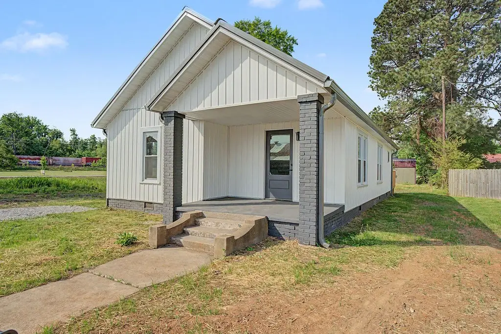 219 Cherry St, Guthrie, KY 42234 - #1