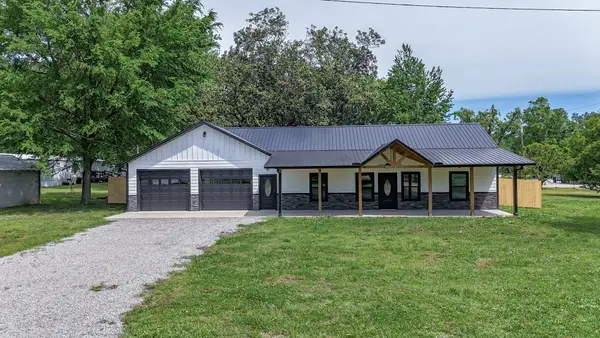 236 W Fourth Ave, Lobelville, TN 37097