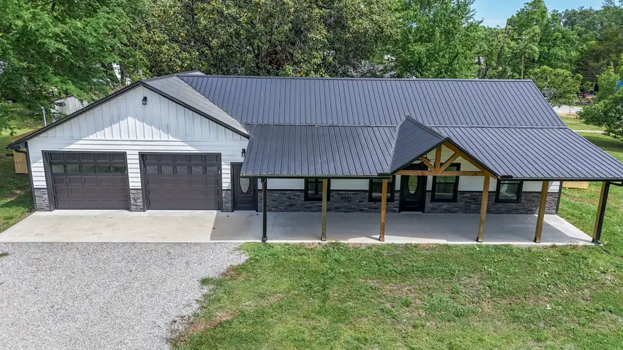 236 W Fourth Ave, Lobelville, TN 37097 - #2
